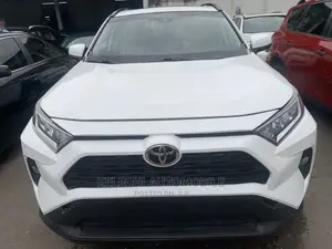 Toyota RAV4 XLE AWD 2020 White