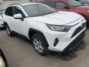Toyota RAV4 XLE AWD 2020 White