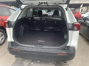 Toyota RAV4 XLE AWD 2020 White