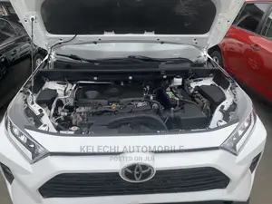 Toyota RAV4 XLE AWD 2020 White