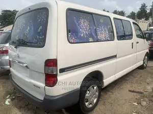 Toyota HiAce 2000 White