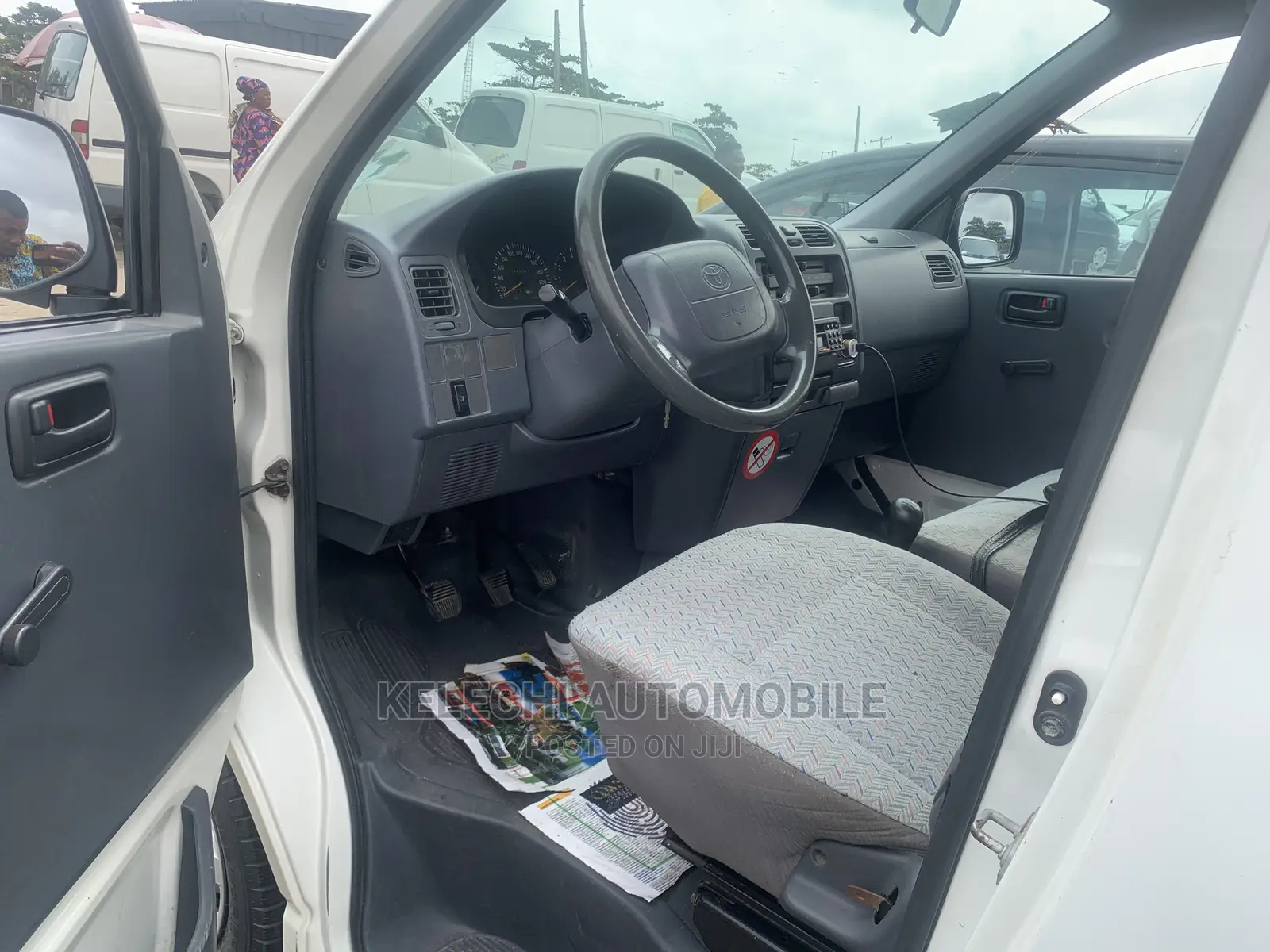 Toyota HiAce 2000 White