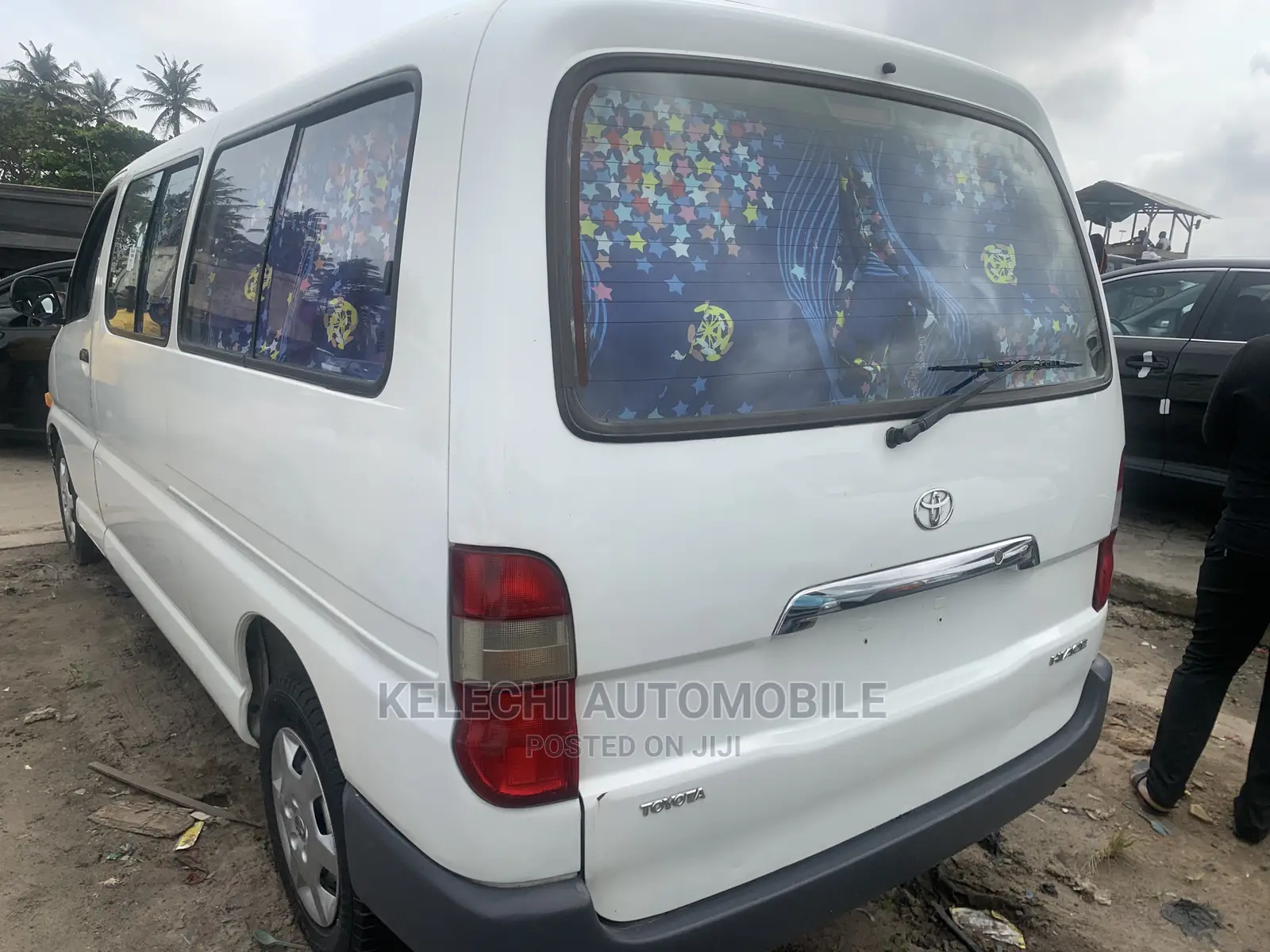 Toyota HiAce 2000 White