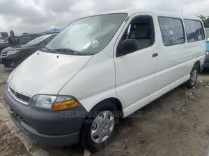 Toyota HiAce 2000 White
