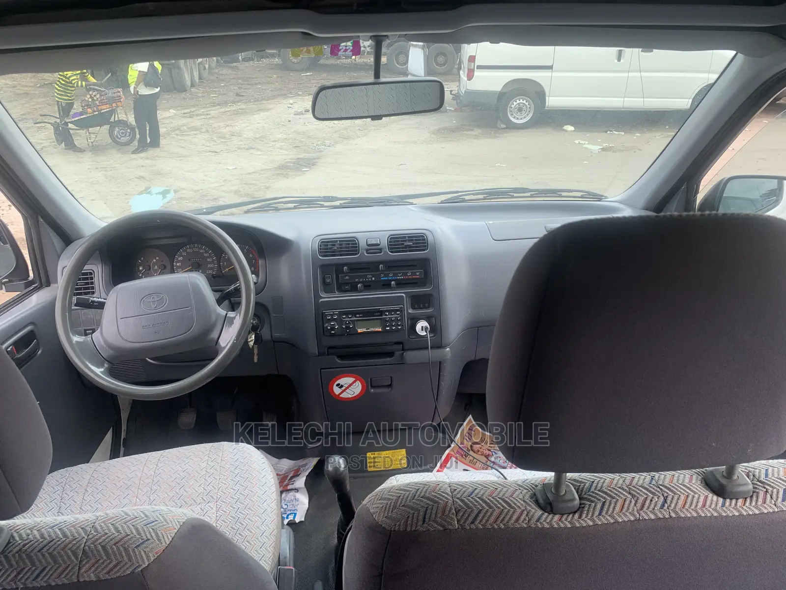 Toyota HiAce 2000 White