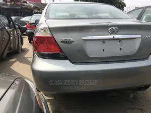 Toyota Camry LE 4dr Sedan (2.4L 4cyl 5A) 2005 Silver