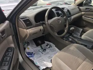 Toyota Camry LE 4dr Sedan (2.4L 4cyl 5A) 2005 Silver