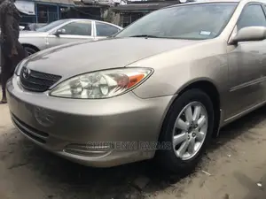 Toyota Camry 2004 Gold