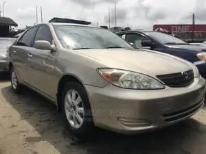 Toyota Camry 2004 Gold
