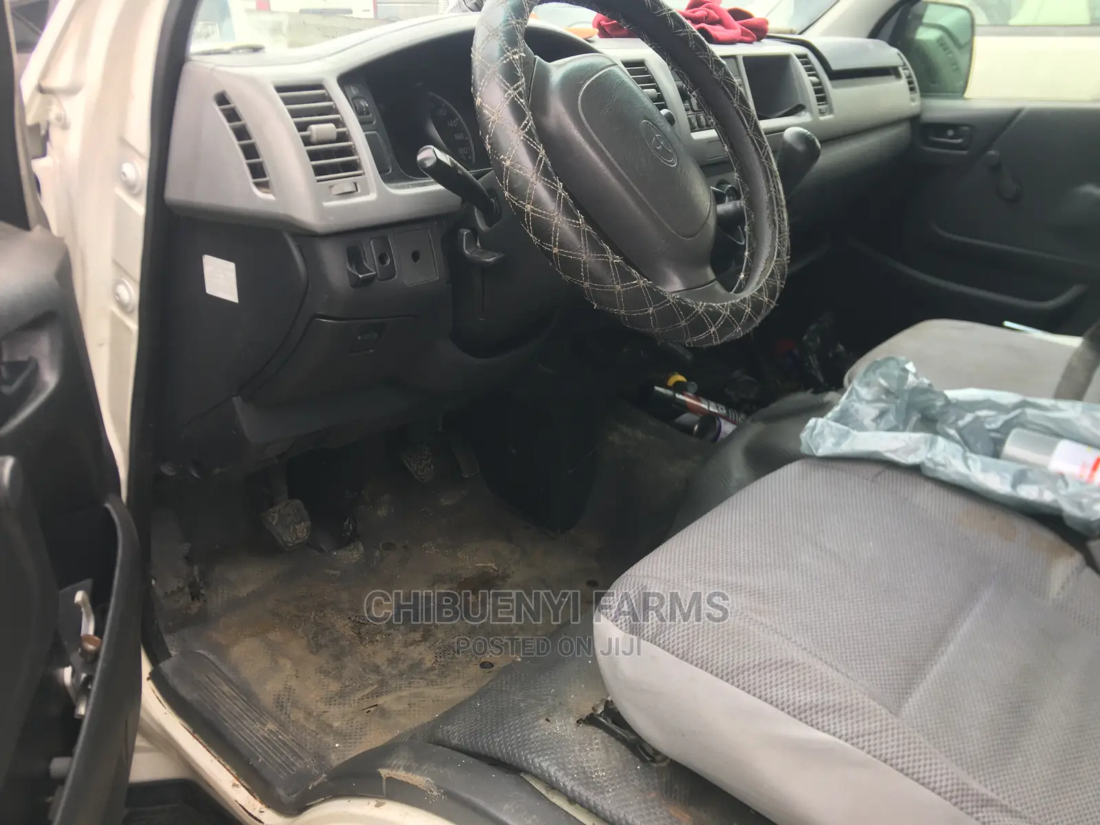 Toyota HiAce 2012 White