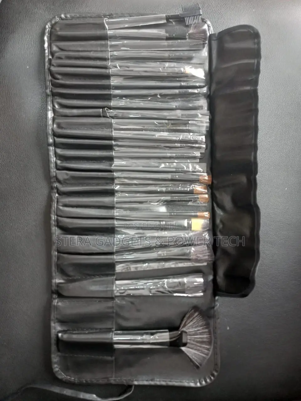 Makeup Brush Set in Pink and Black With 24 Pieces
