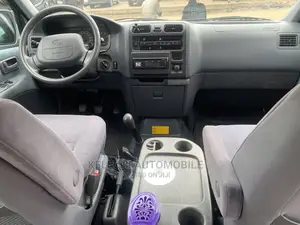 Toyota HiAce 2001 Silver