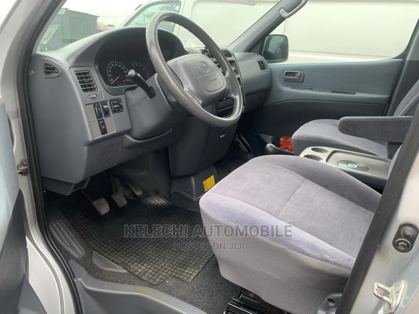 Toyota HiAce 2001 Silver