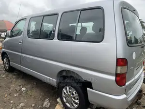 Toyota HiAce 2001 Silver