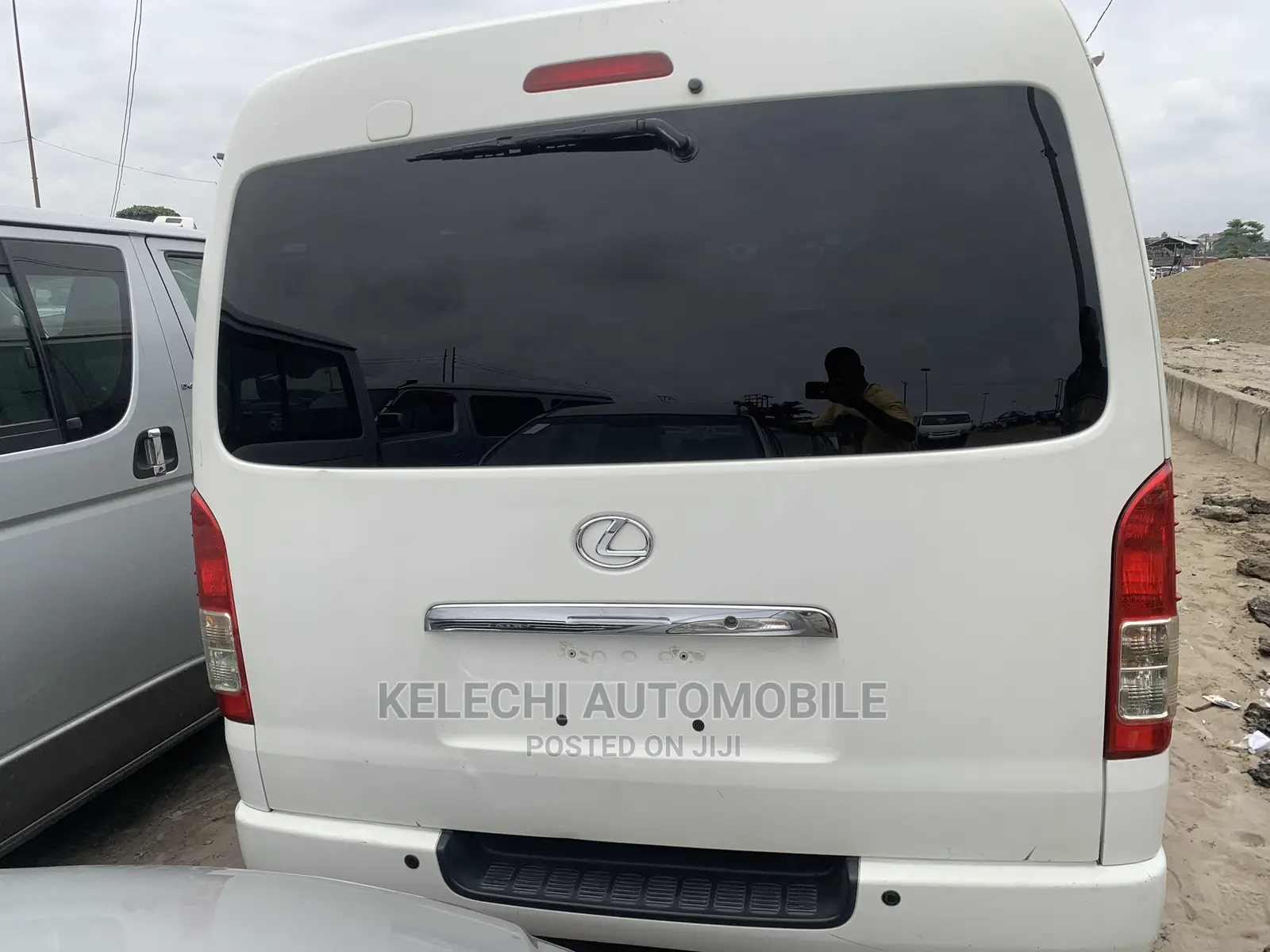 Toyota HiAce 2016 White