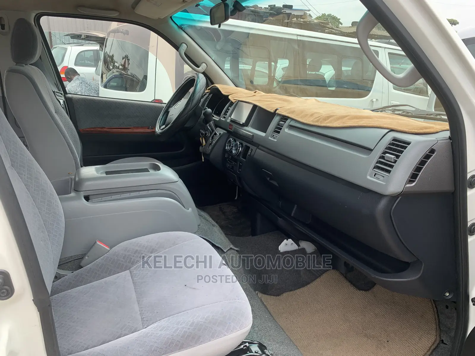 Toyota HiAce 2016 White