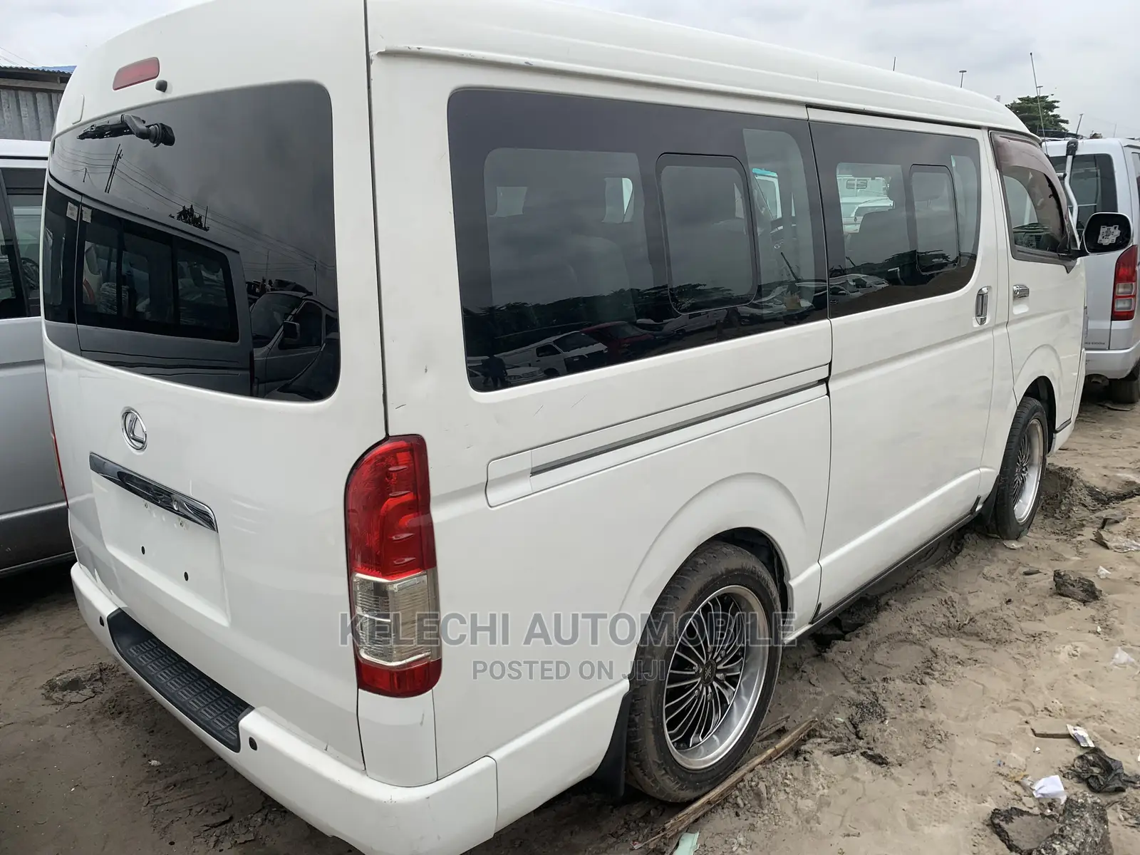 Toyota HiAce 2016 White
