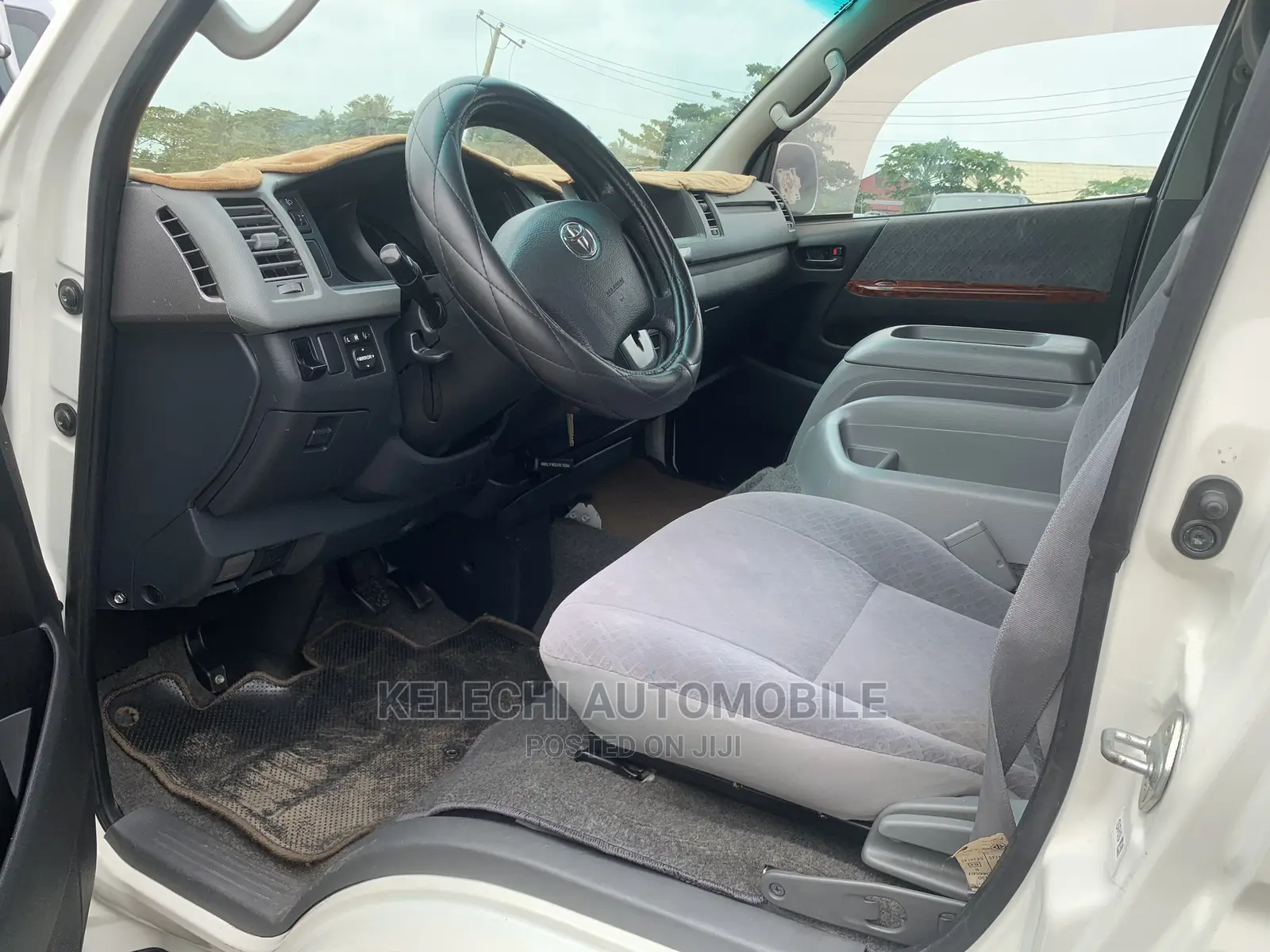 Toyota HiAce 2016 White