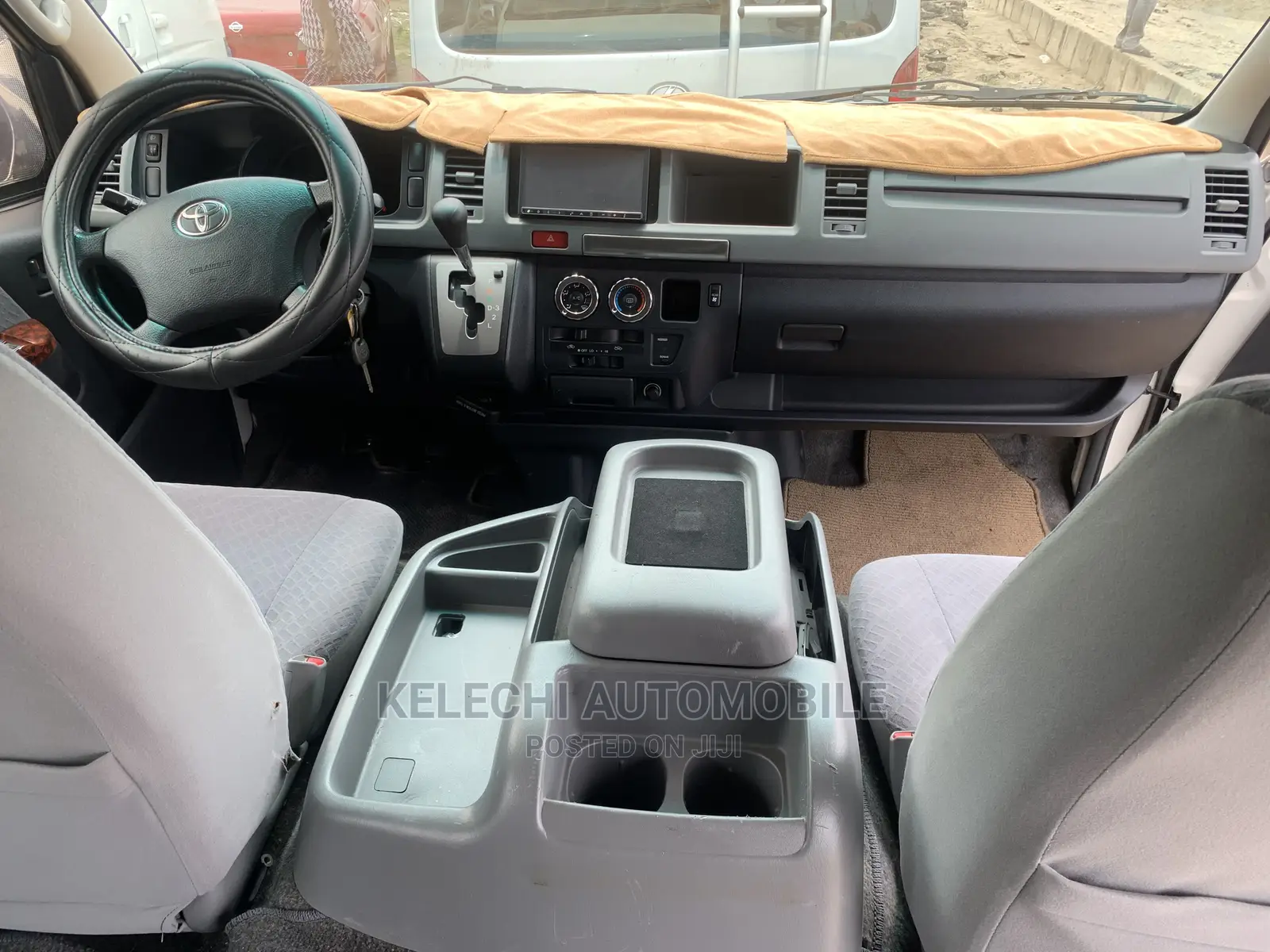 Toyota HiAce 2016 White