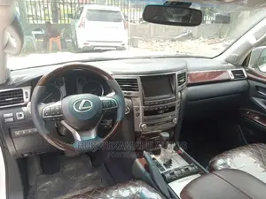 Lexus LX 570 (5 seats) AWD 2015 White