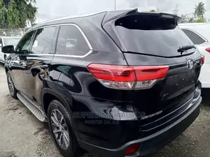 Toyota Highlander XLE 4x4 V6 (3.5L 6cyl 8A) 2018 Black