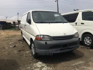 Toyota HiAce 2002 White