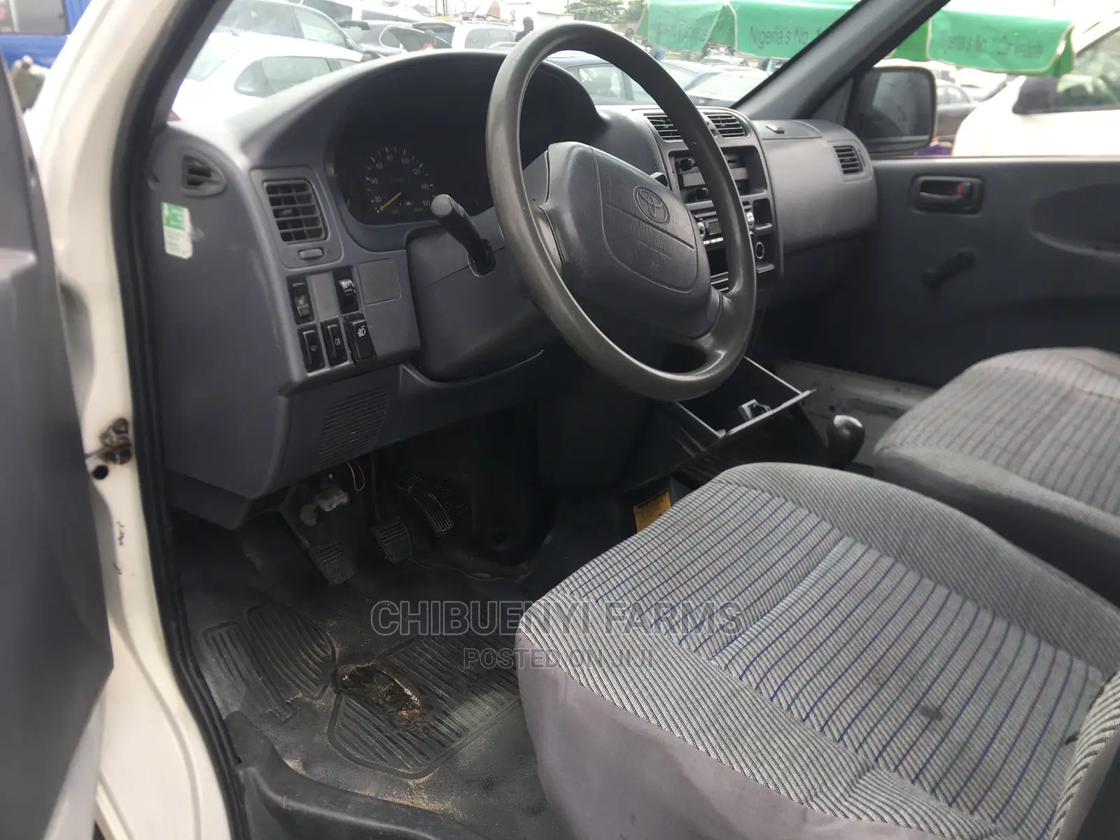 Toyota HiAce 2002 White