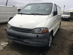 Toyota HiAce 2002 White