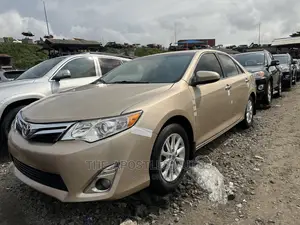 Toyota Camry 2012 Gold