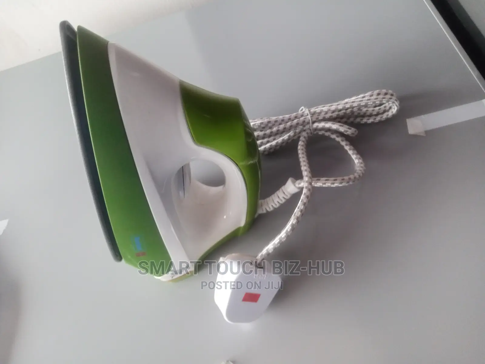 Scanfrost Dry Iron 1400