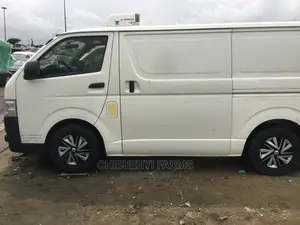 Toyota HiAce 2017 White