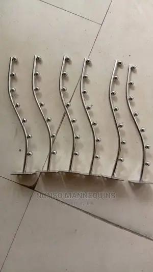 7 Pins Wall Hangers for Wall Display