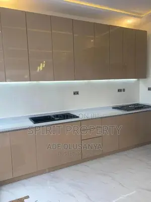 Furnished 6bdrm Maisonette in Magodo for Sale