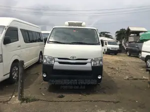 Toyota HiAce 2017 White