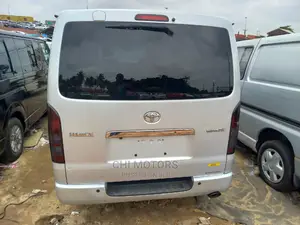 Toyota HiAce 2010 Silver