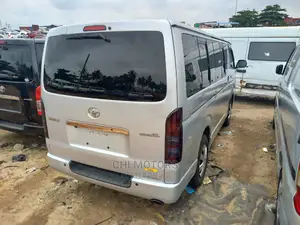 Toyota HiAce 2010 Silver