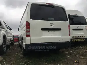 Toyota HiAce 2013 White