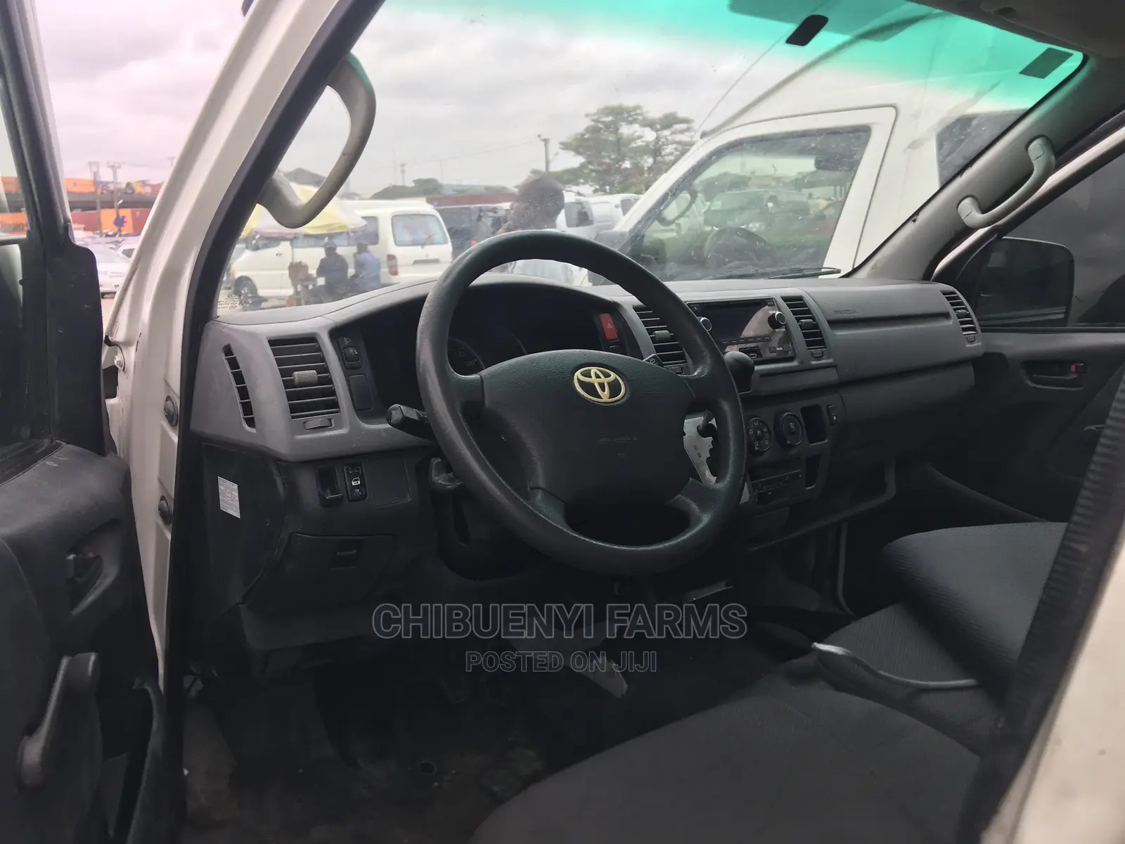 Toyota HiAce 2013 White