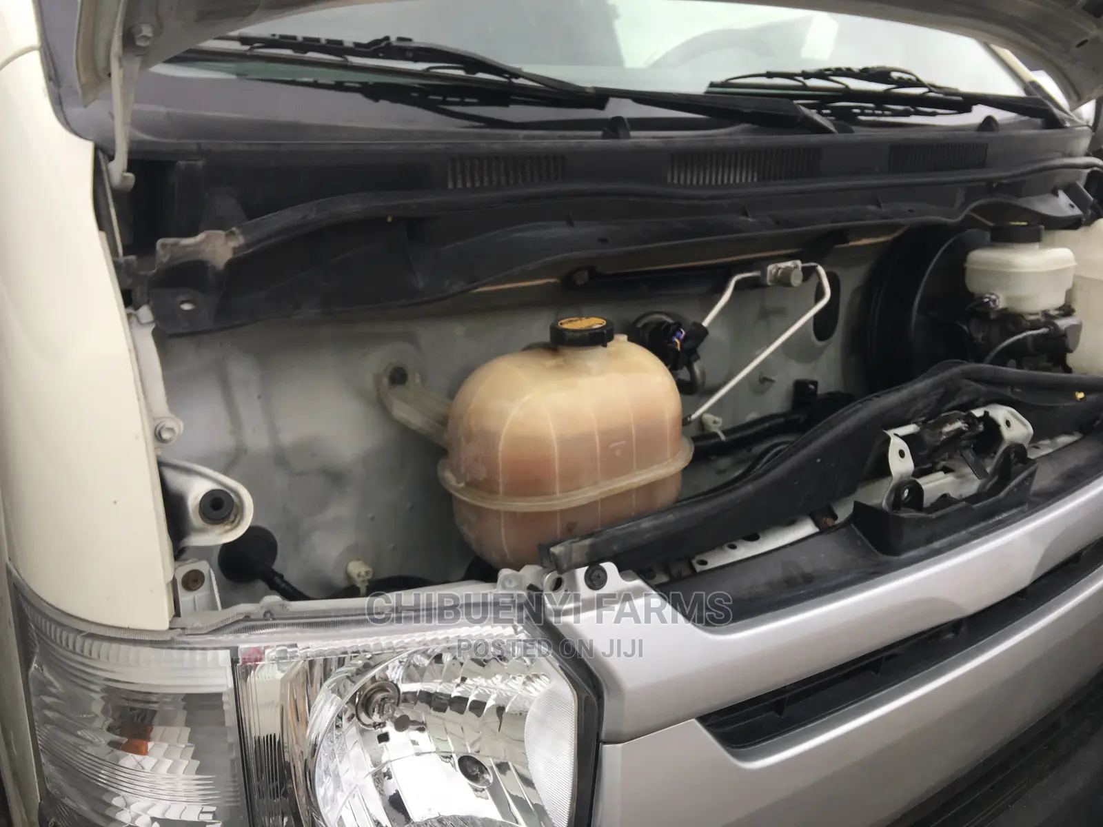 Toyota HiAce 2013 White