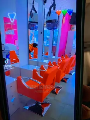 Unisex Salon Chair