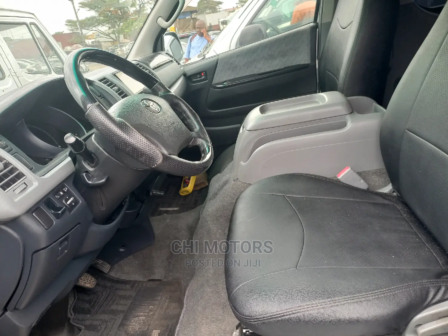 Toyota HiAce 2010 Silver
