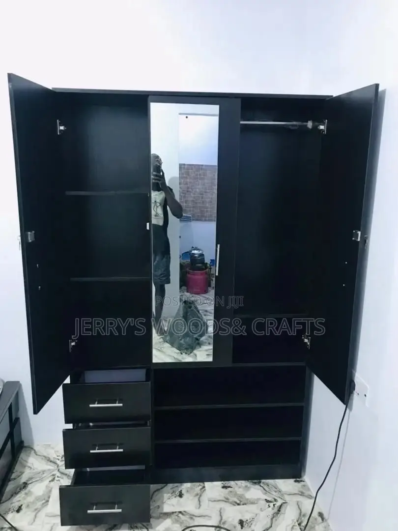 Wardrobe 4feet By 6