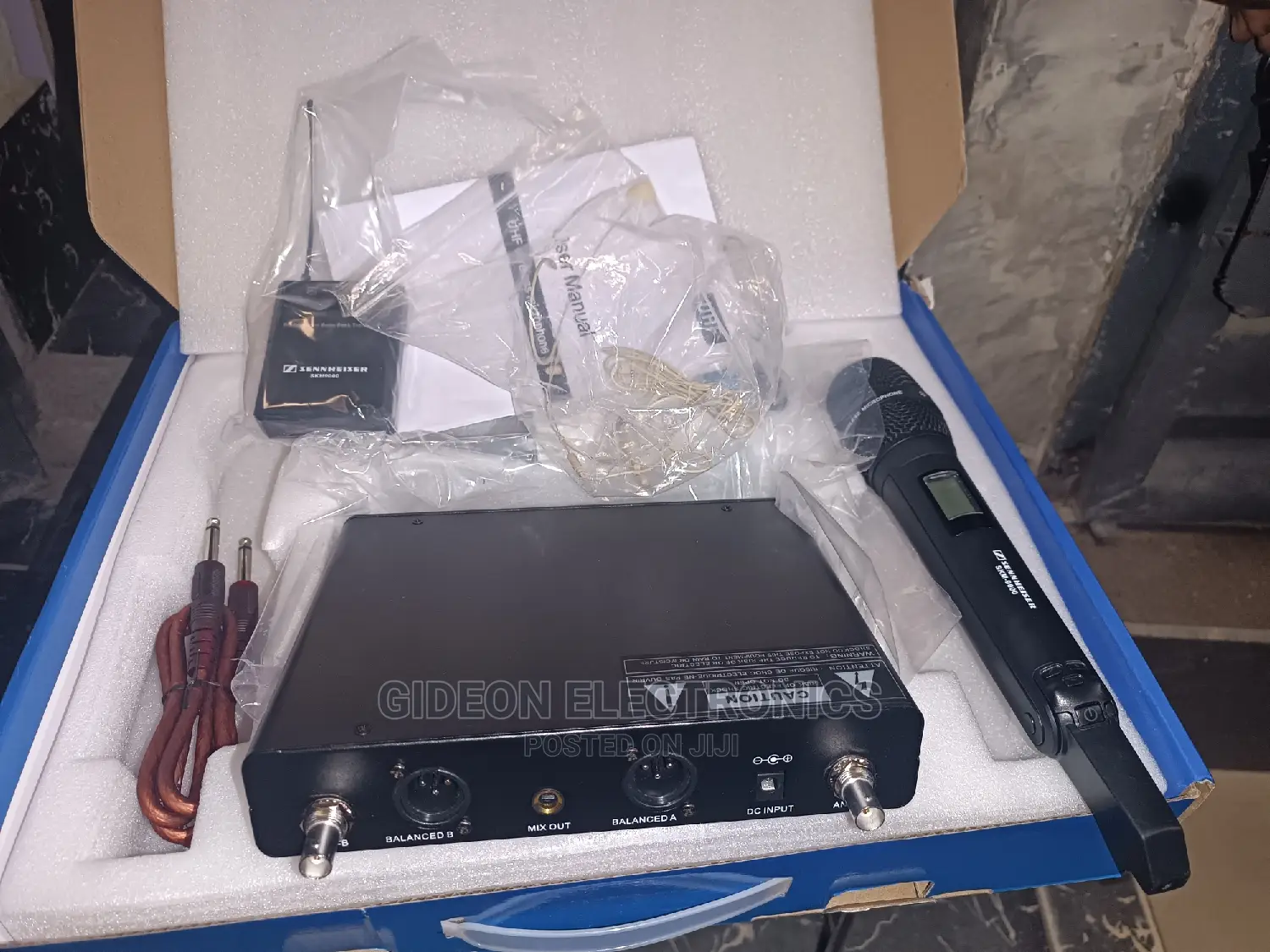 Sennehhiesr Neck, Lapel and Handle Wireless Microphone