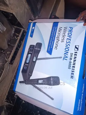 Sennehhiesr Neck, Lapel and Handle Wireless Microphone
