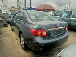 Toyota Corolla LE 4dr Sedan (1.8L 4cyl 4A) 2010 Gray