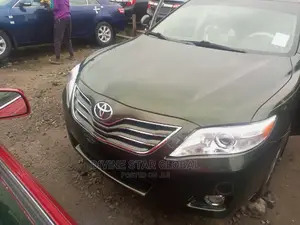 Toyota Camry XLE V6 4dr Sedan (3.5L 6cyl 6A) 2011 Green