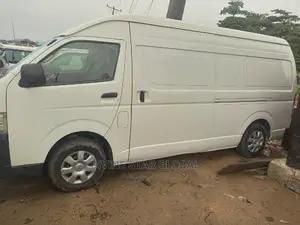 Toyota HiAce 2014 White