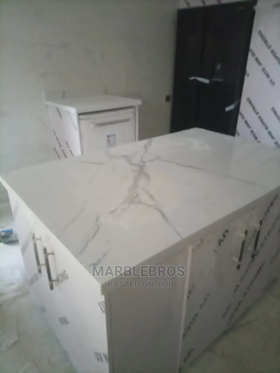 MB7. Kitchen Countertop Finishing With White Marble Stone 20