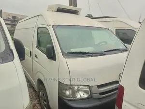 Toyota HiAce 2014 White