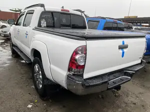 Toyota Tacoma 2015 White